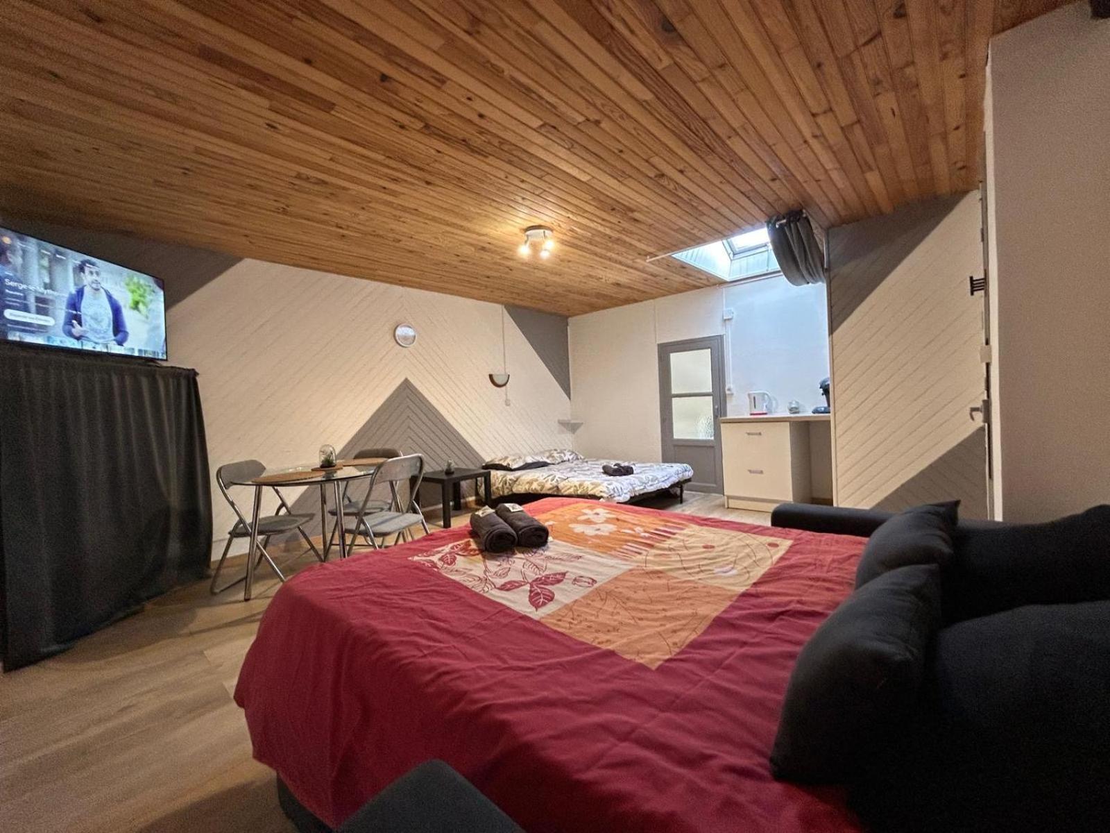 Appartamento Au Bouquet Troyen - Wifi - Calme Et Tranquillite Troyes Esterno foto
